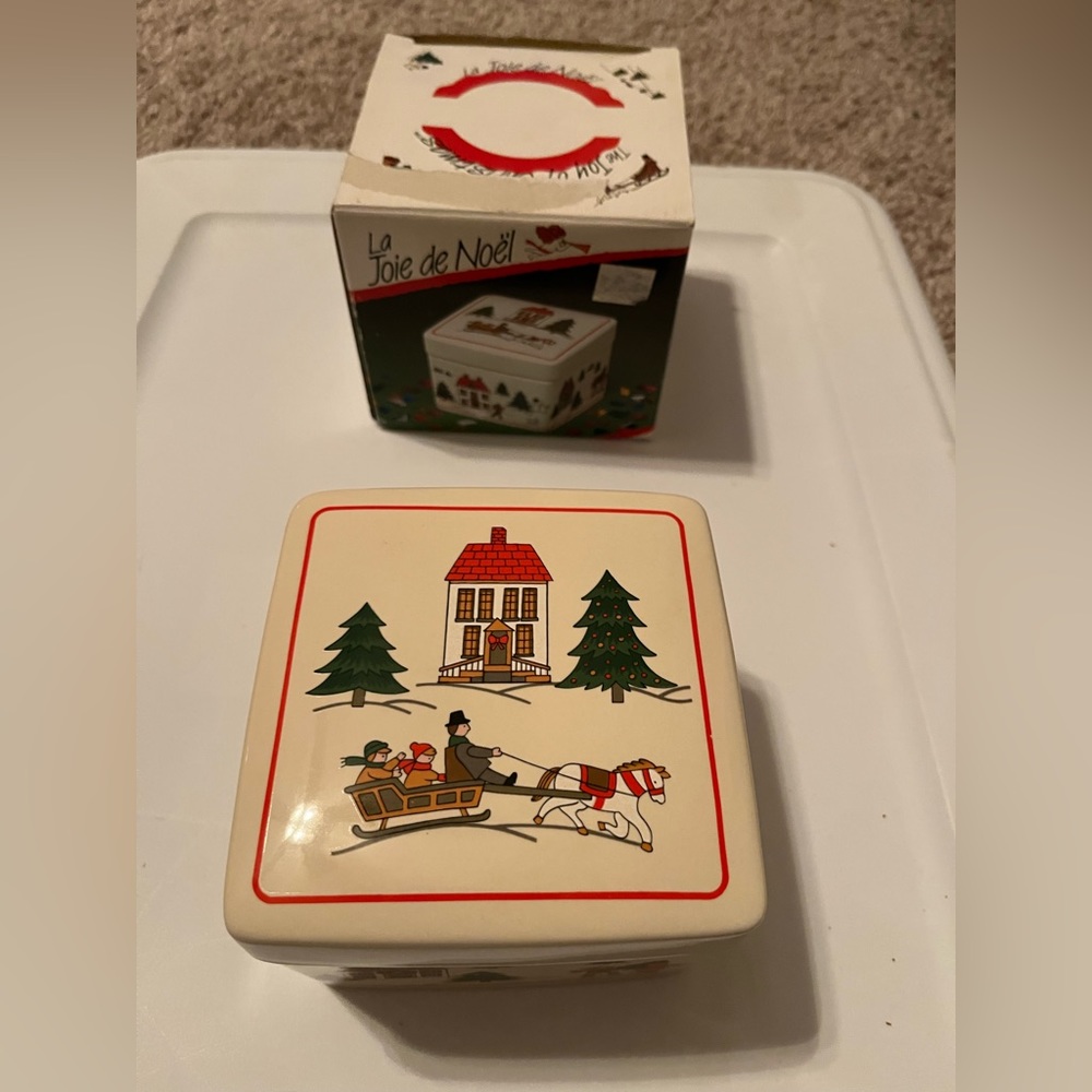 🐠 Jamestown China. The Joy of Christmas. Trinket Box. NWT. Box.
